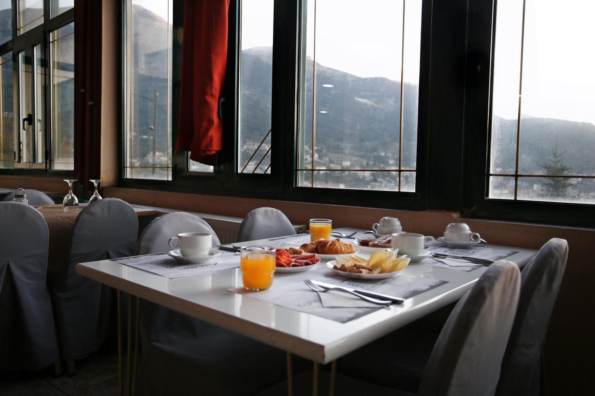 Hotel Lecadin Karpenísion Exteriér fotografie